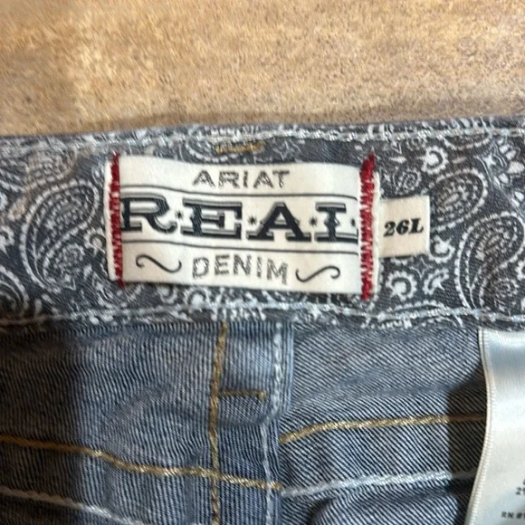 Women’s Ariat  jeans, size 26L inseam measures about 33” - Picture 3 of 7